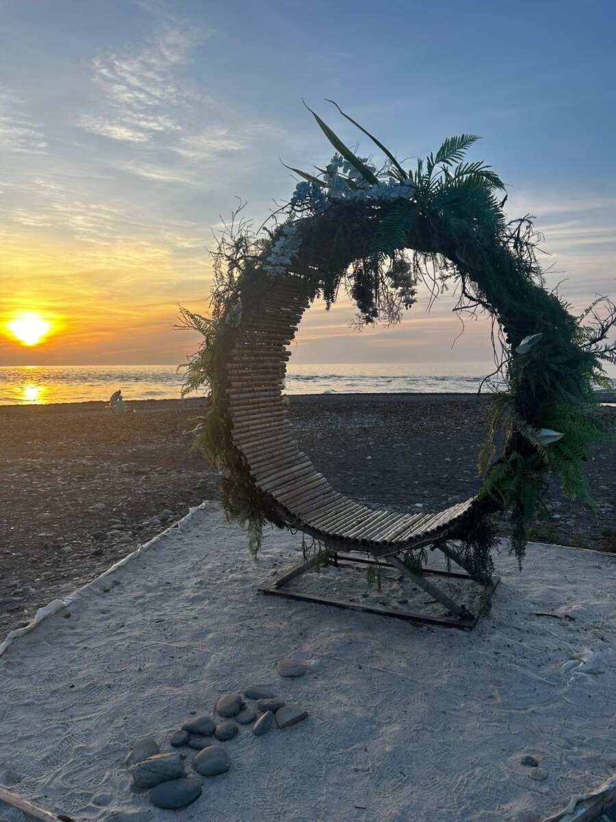 Возле моря на закате