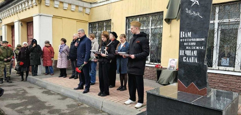    Мемориальную доску участнику СВО Сергею Зайцеву открыли в Нижнем Новгороде. Пресс-служба администрации Нижнего Новгорода