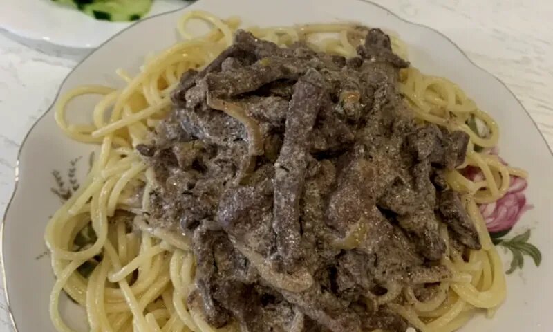 Печень по-строгановски