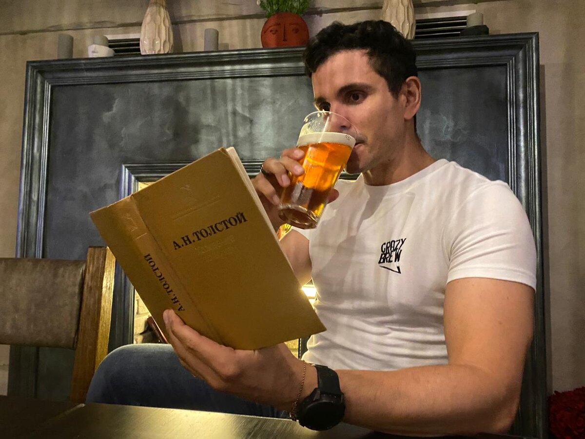 Алексей Николаевич Толстой один из любимых писателей у меня