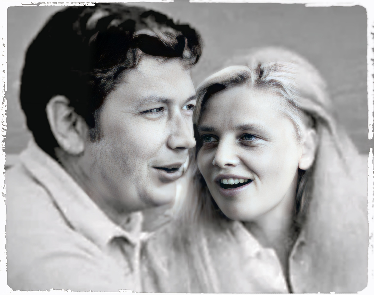 Он сделал ее королевой, но взамен потребовал полного подчинения. Она стала живым украшением его гостиной, потеряв право быть собой.