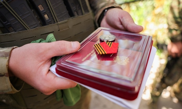    Награды - тыловикам, налоги – волонтерам