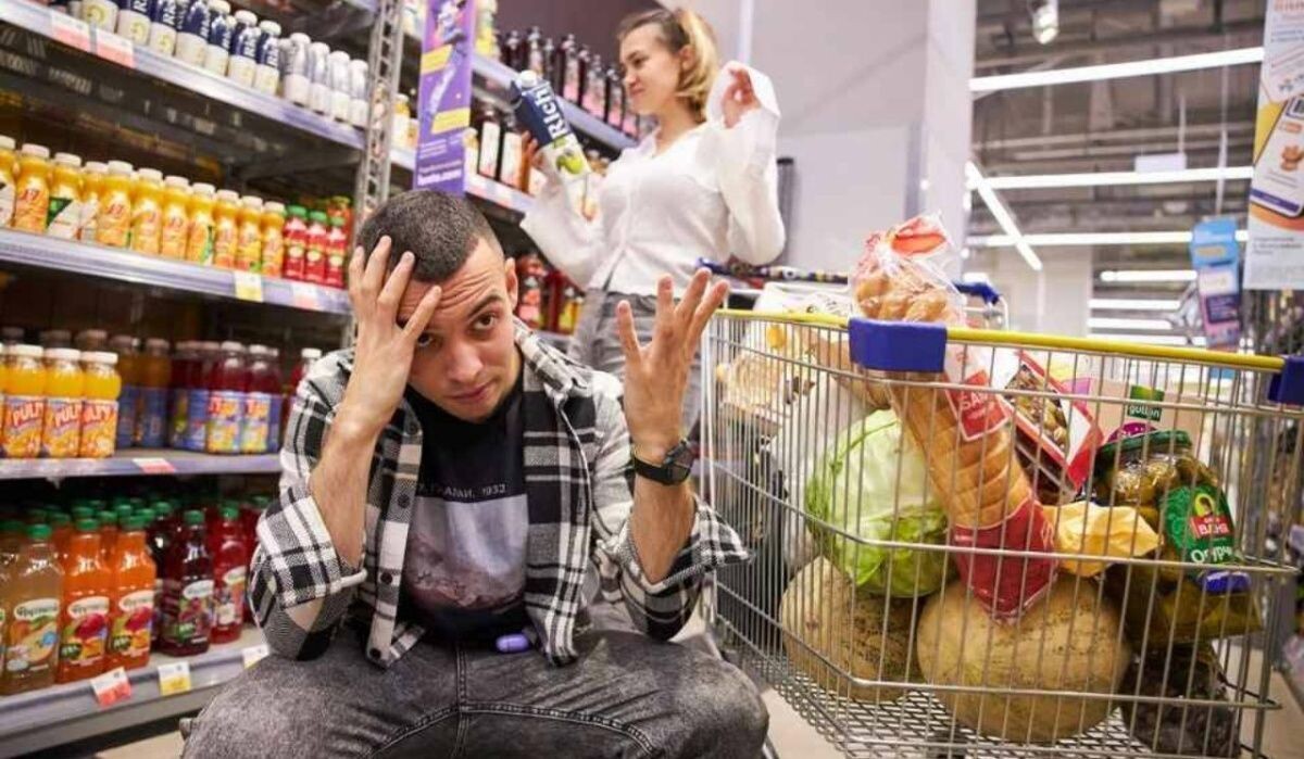     Люди в магазине. Источник: ufa.kp.ru Автор фото: Николай Оберемченко