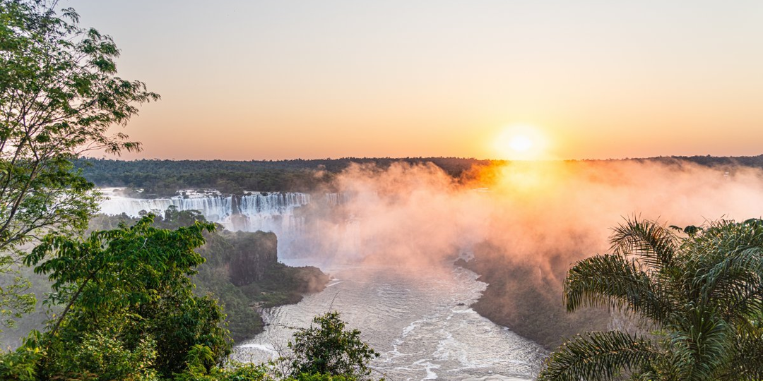 Подробный обзор водопада Игуасу.