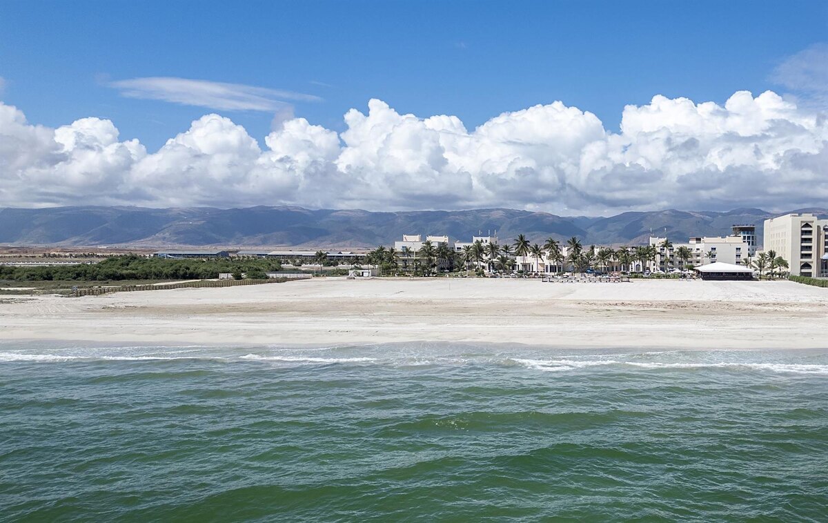 Hilton Salalah Resort пляж