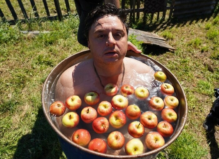 Максим Лагашкин в сериале "Жуки"