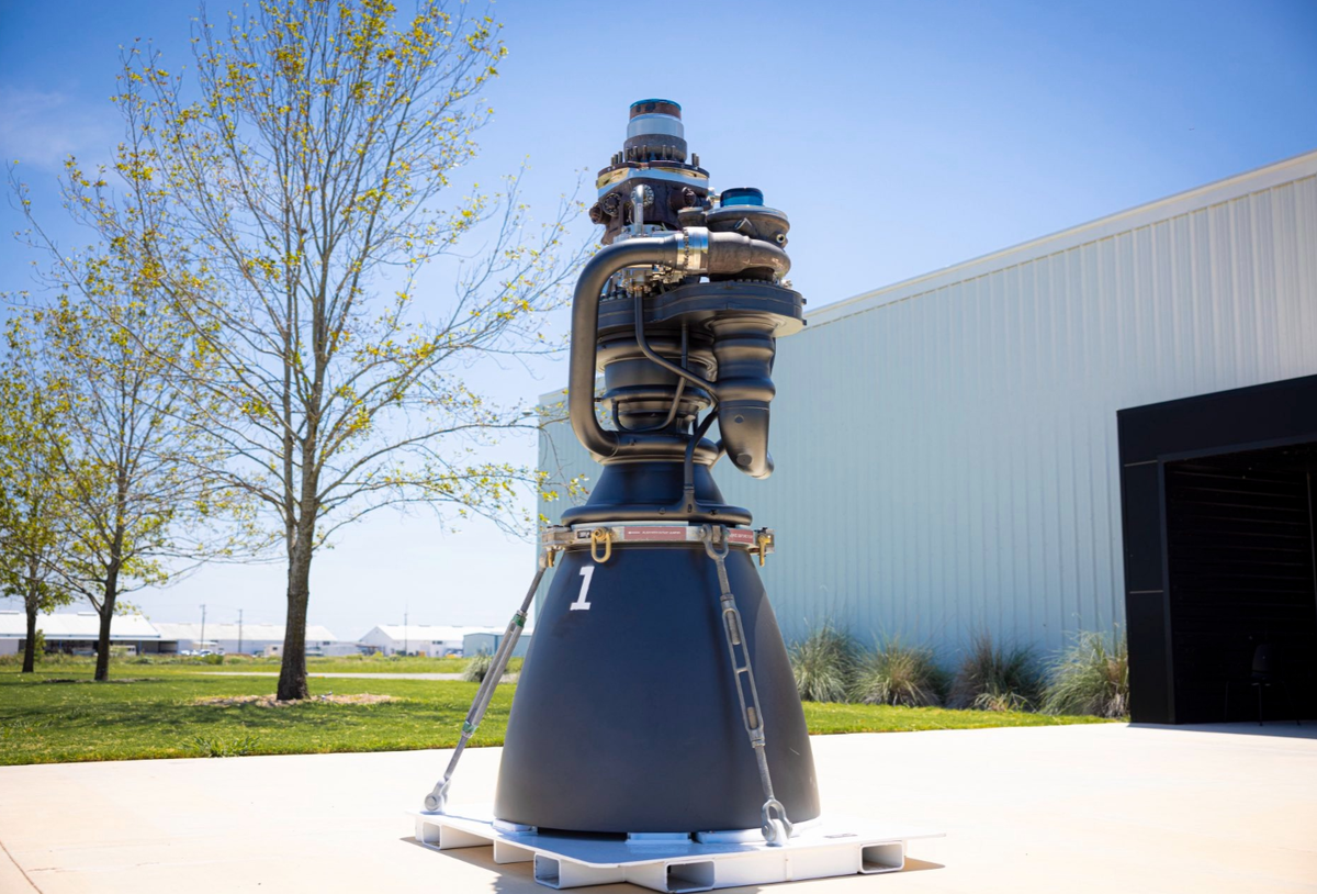 Раньше такого не было: новейший двигатель SpaceX Raptor для следующего поколения Starship разрушился в момент запуска