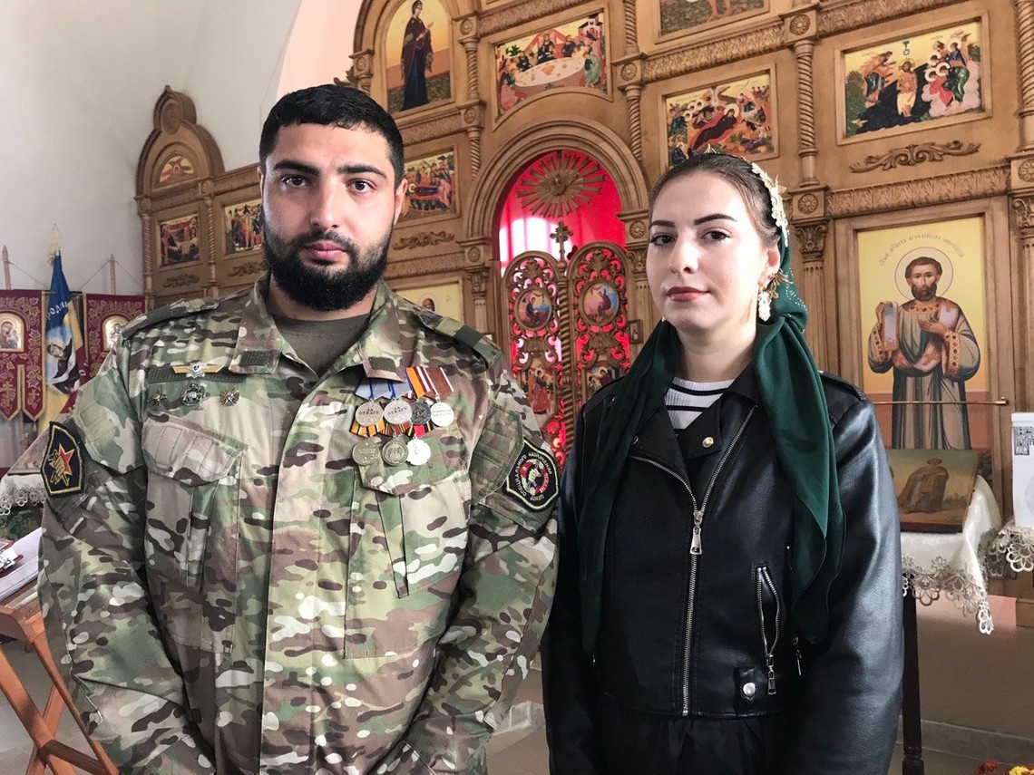 Молодой жене Диане остаётся только ждать и молиться за своего любимого воина.