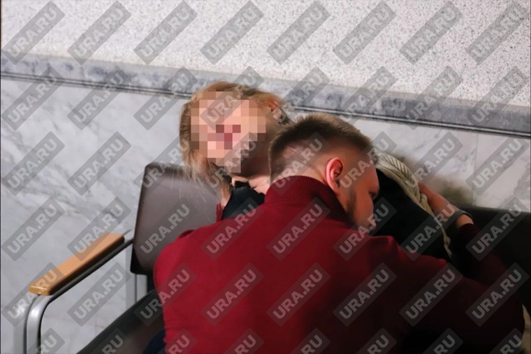  Ей помогал адвокат