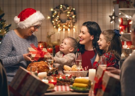 "Тихая ночь, дивная ночь.
Глас с небес возвестил:
Радуйтесь, ныне родился Христос,
Мир и спасение всем он принес"(с) Фото: leseliebe.de