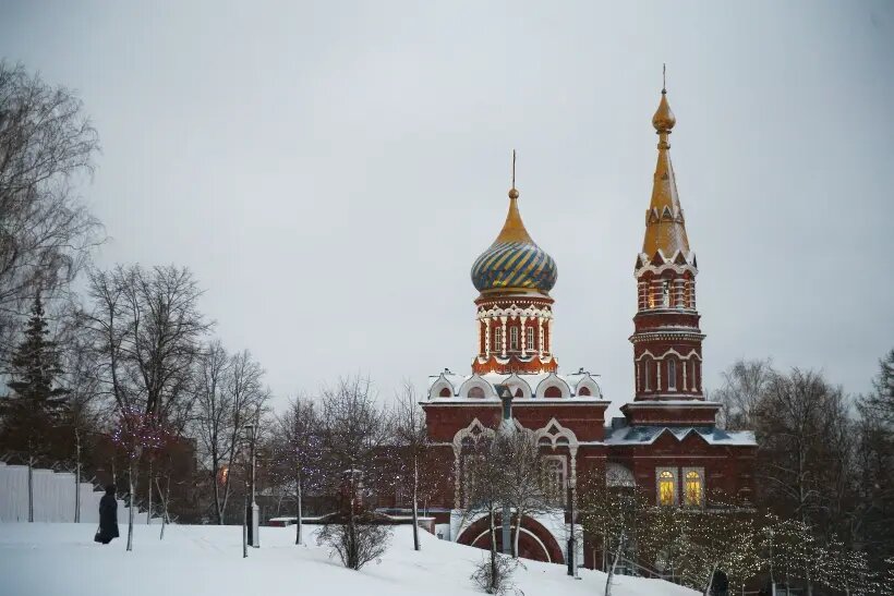     Церковь на территории Свято-Михайловского собора в Ижевске. © РИА Новости. Евгений Одиноков
