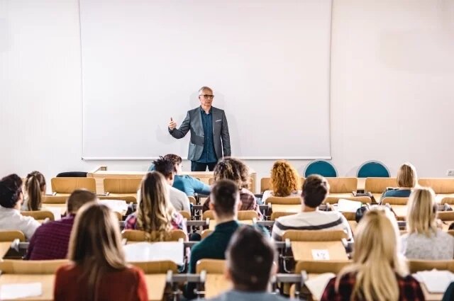    Когда поздравлять преподавателей вуза с профессиональным праздником?