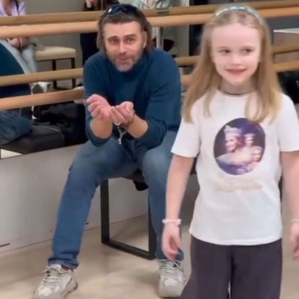    7-летняя дочь Анастасии Заворотнюк и Петра Чернышова занимается в театральной студии. Источник: Соцсети