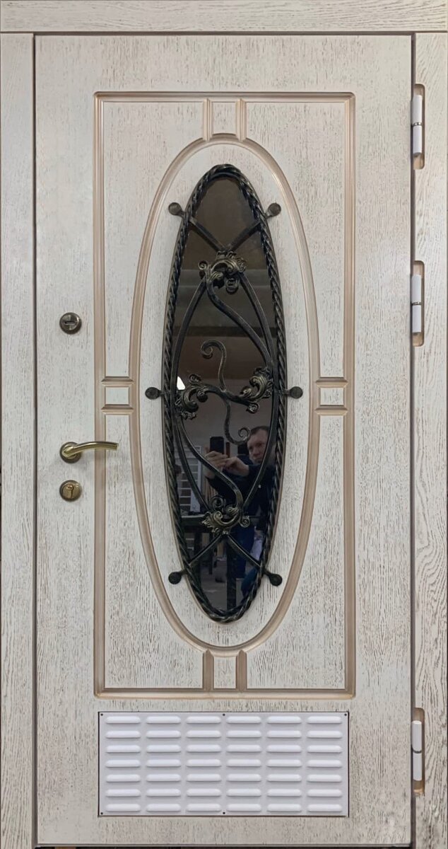 Пример двери в котельную с вентиляционной решеткой (наше производство)