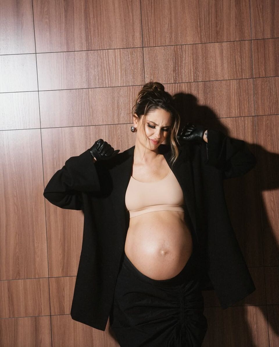    Беременная Агата Муцениеце снялась в новой фотосессии. Источник: @yadrakon_photoagataagata*