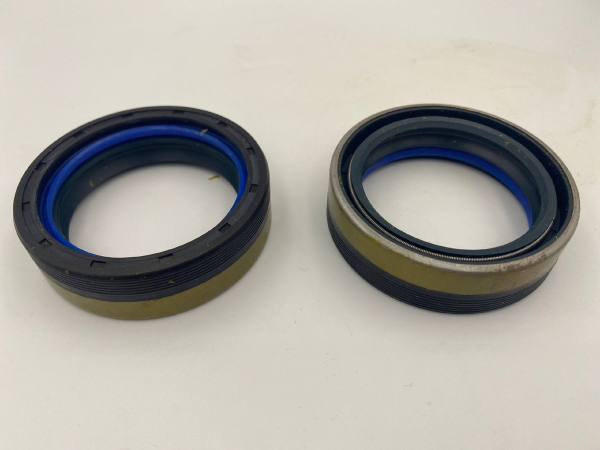 Сальник полуоси | 50*65*18 | (Y00609 COMBI) | Y00609 | SNF
https://mirsalnikov.ru 