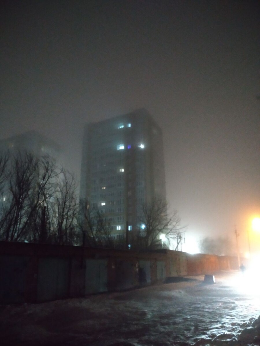 Утром под ногами ещё лёд, днём - лужи