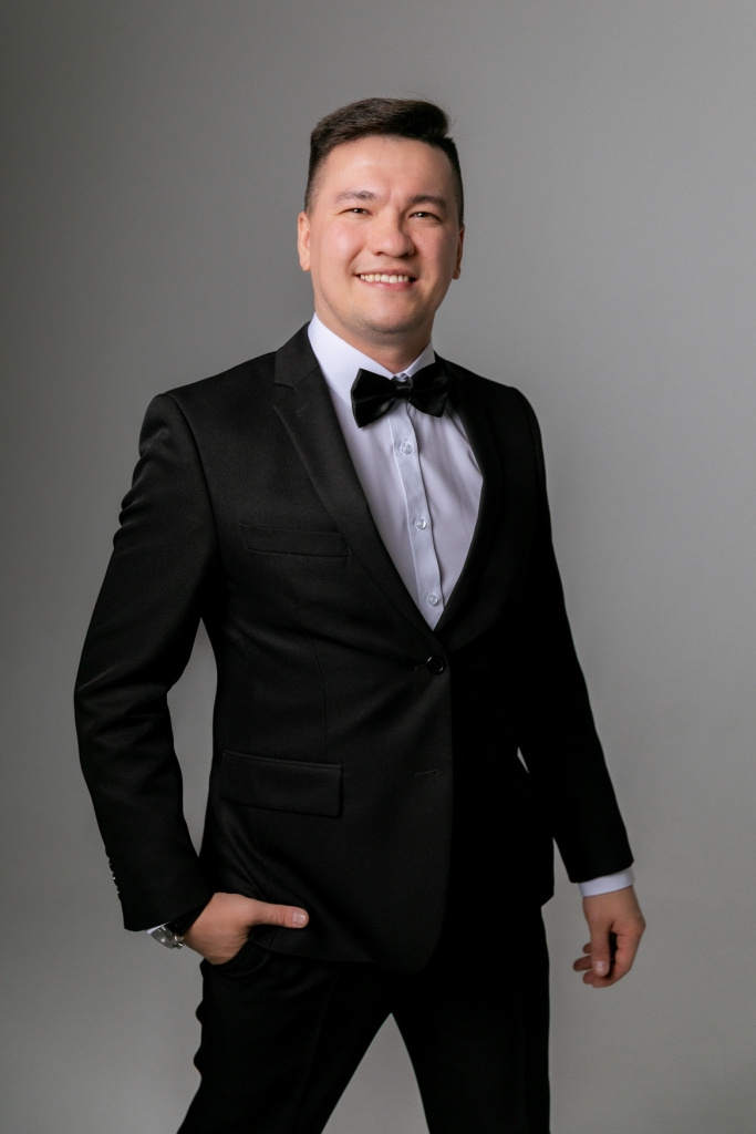 Андрей Рублёв — ведущий на выездную церемонию в Йошкар-Оле. Стиль, эмоции и внимание к каждой детали создают идеальное событие