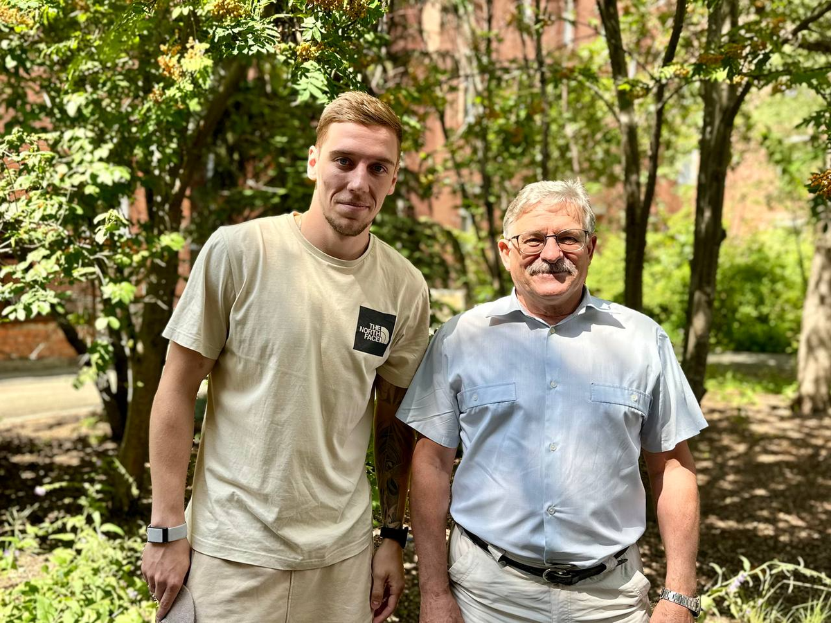 Сергей Телегин и декан факультета индустрии спорта и туризма ЧелГУ Сергей Талызов