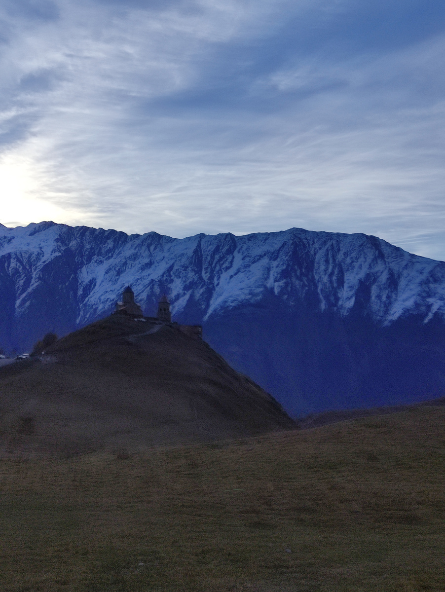 В горах уже снег.