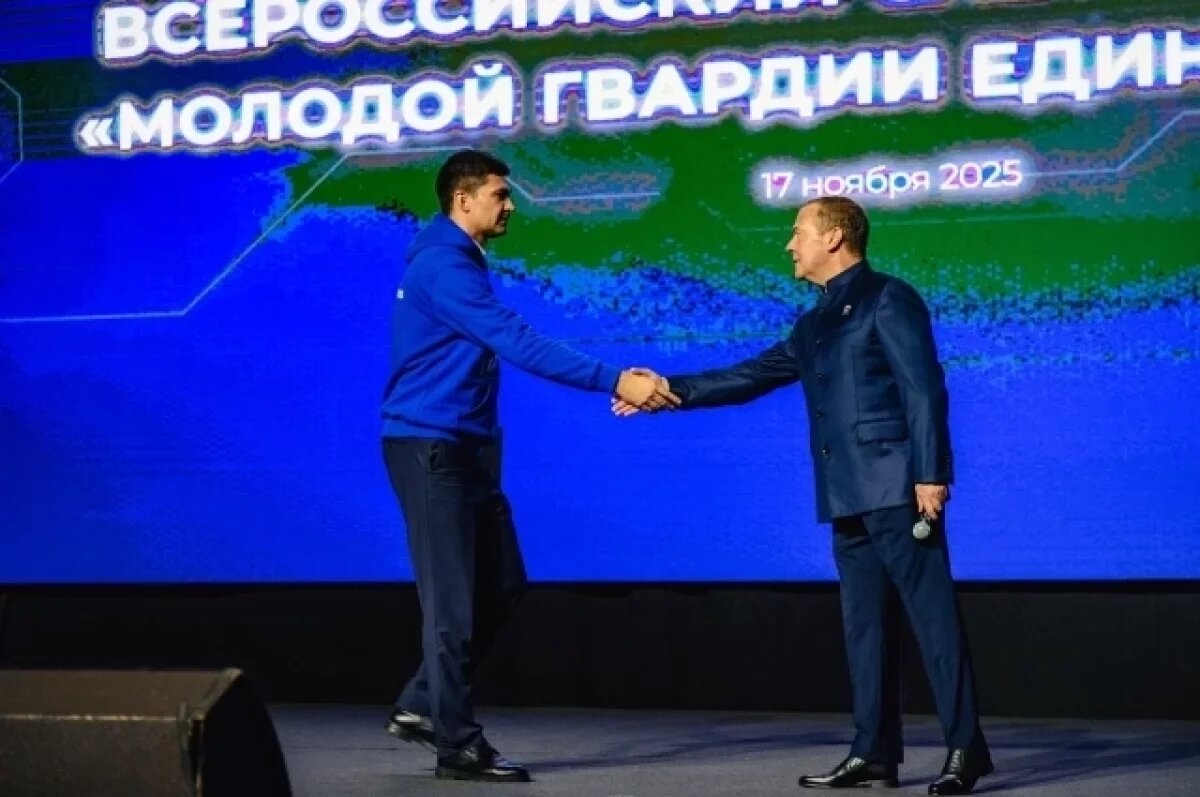    Константин Яшин и Дмитрий Медведев на слете «Молодой Гвардии».