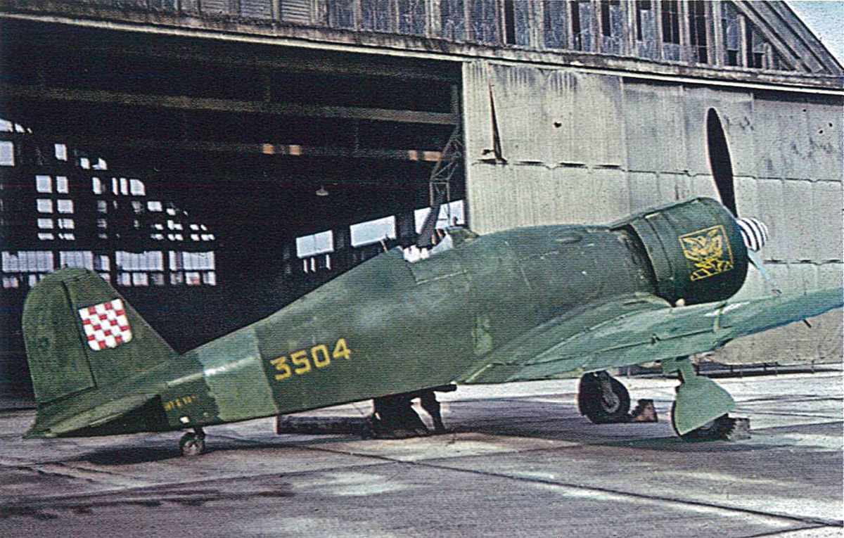 Хорватский истребитель Fiat G.50 итальянского производства в августе 1944 года.