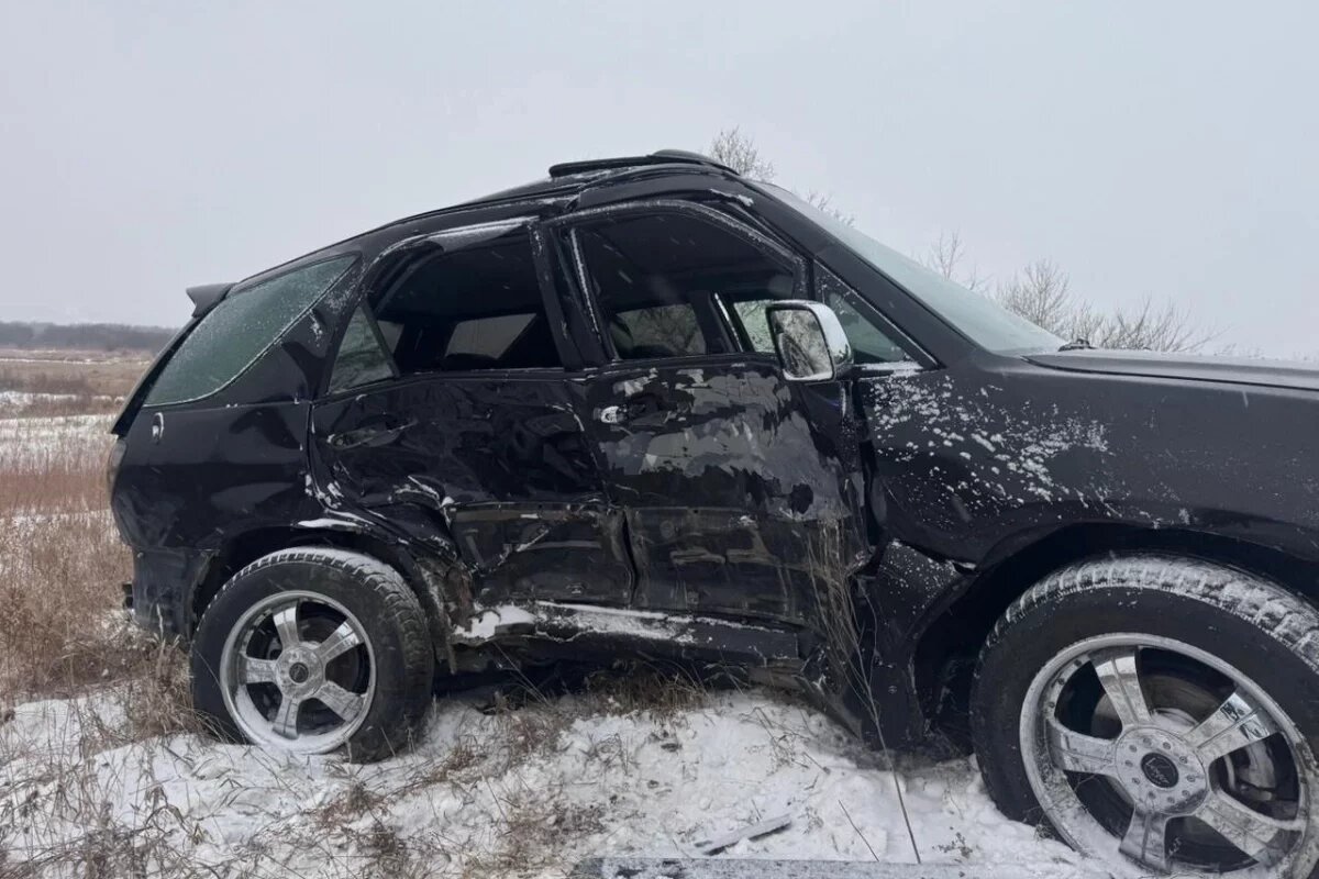    Mazda и Lexus столкнулись на встречке в Хабаровском крае, трое в больнице