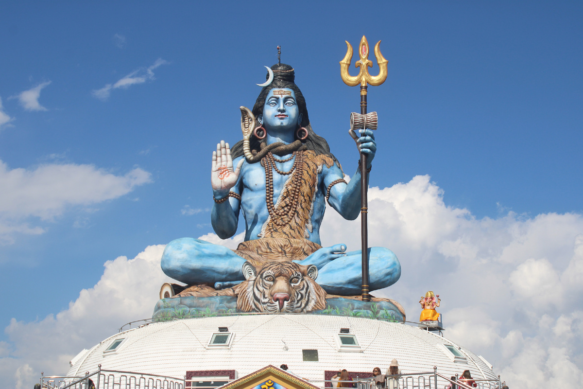 Лорд Шива царит над Покхарой