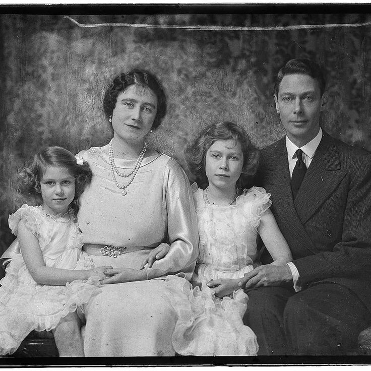 Лиза и Берти и дети. Взято из открытых интернет источников для иллюстрации.