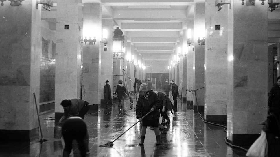 20 ноября 1985 года. Приготовления к запуску первой линии Горьковского метро на станции «Московская».📷Фото: Николай Мошков / Коммерсантъ