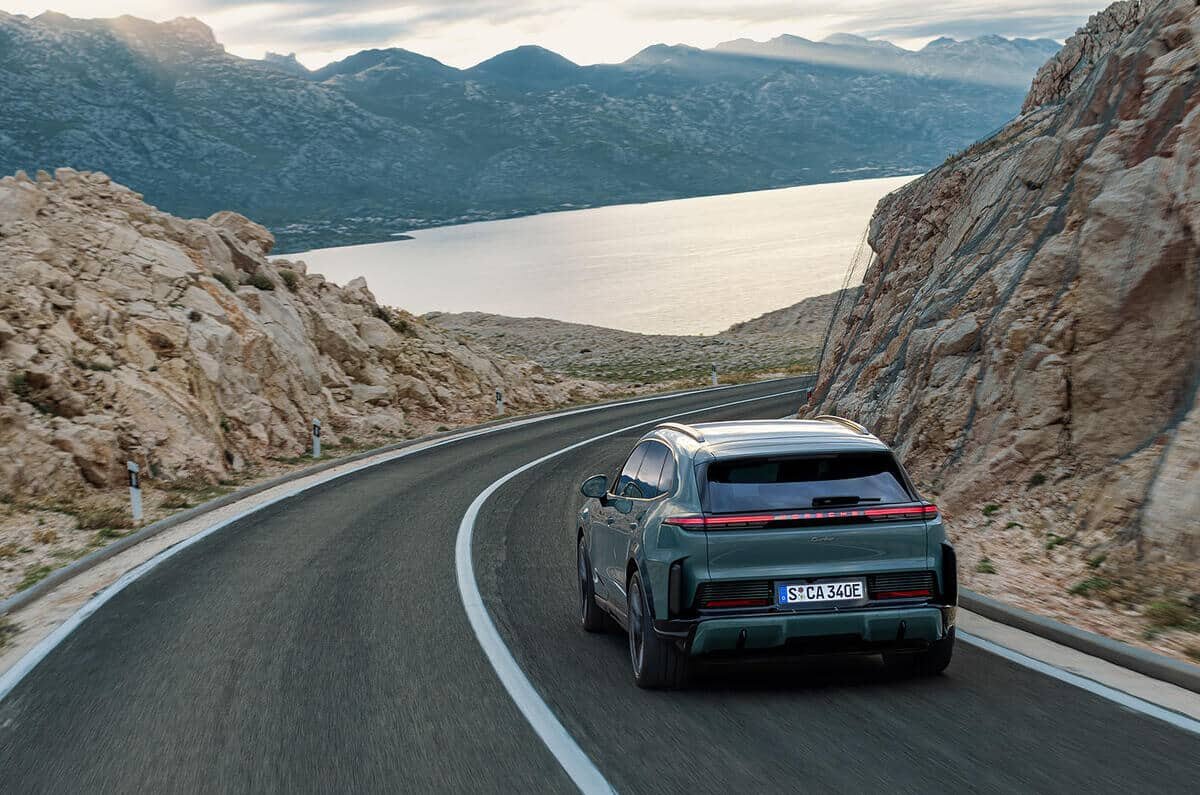    Новый кроссовер Cayenne Turbo Electric / © Porsche