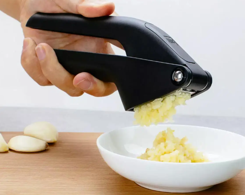 Пресс для чеснока Xiaomi HuoHou Garlic Press (black)