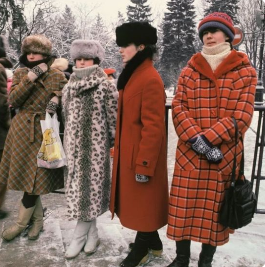 Как выглядели советские девушки в 80-е. Источник: Яндекс.Картинки. Листайте галерею.