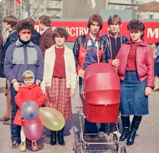 Как выглядели советские девушки в 80-е. Источник: Яндекс.Картинки. 