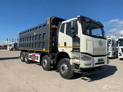 Благодаря клиренсу 590 мм и высокому бамперу, FAW J6 уверенно работает там, где другие самосвалы повреждают пластиковый обвес.