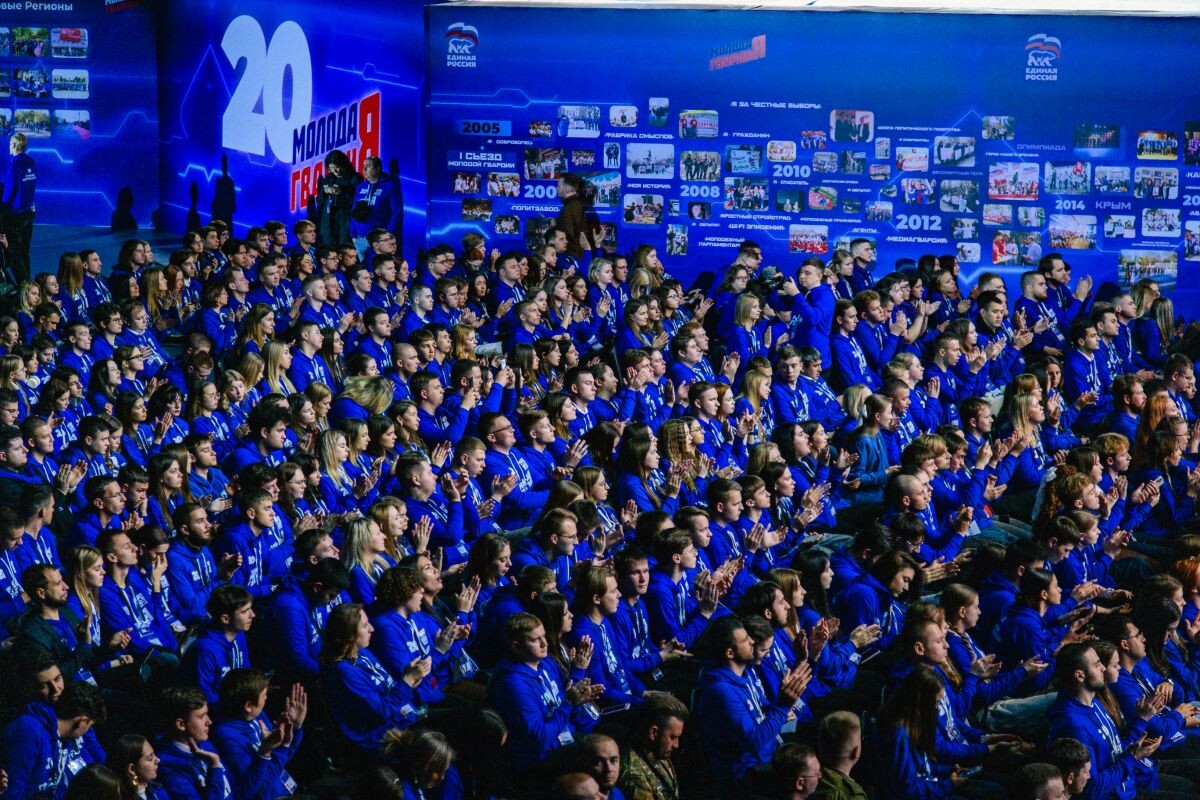 Своими реальными делами и инициативами, стремлением деятельно участвовать в решении важнейших общенациональных задач «Молодая Гвардия Единой России» заслужила высокий авторитет и признание, подчеркнул Президент Владимир Путин в поздравлении участникам праздничных мероприятий, посвящённых 20-летию создания МГЕР.