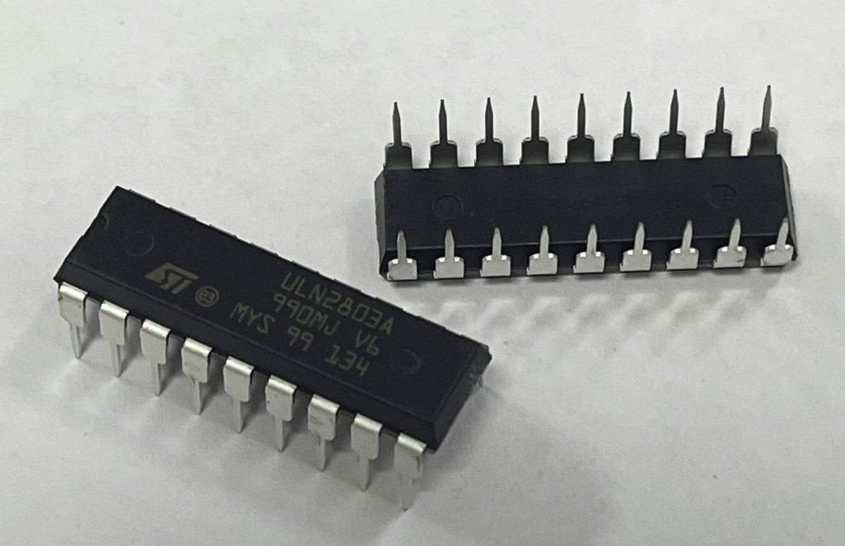 STMicroelectronics Series ULN2803A.