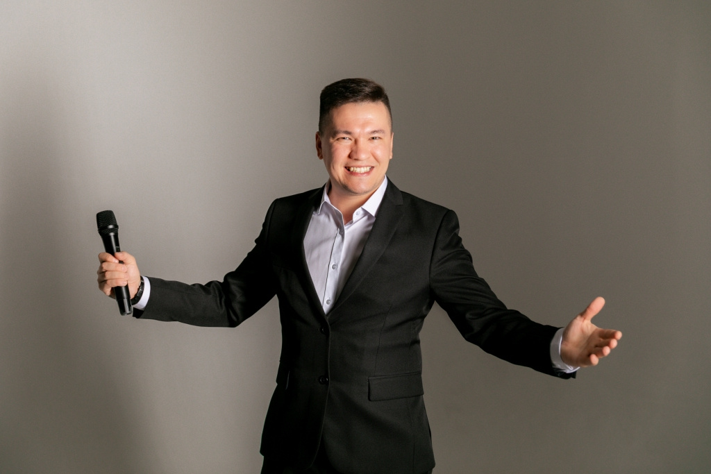 Андрей Рублёв — ведущий на праздник в Канаше. Вечера, которые живут эмоциями