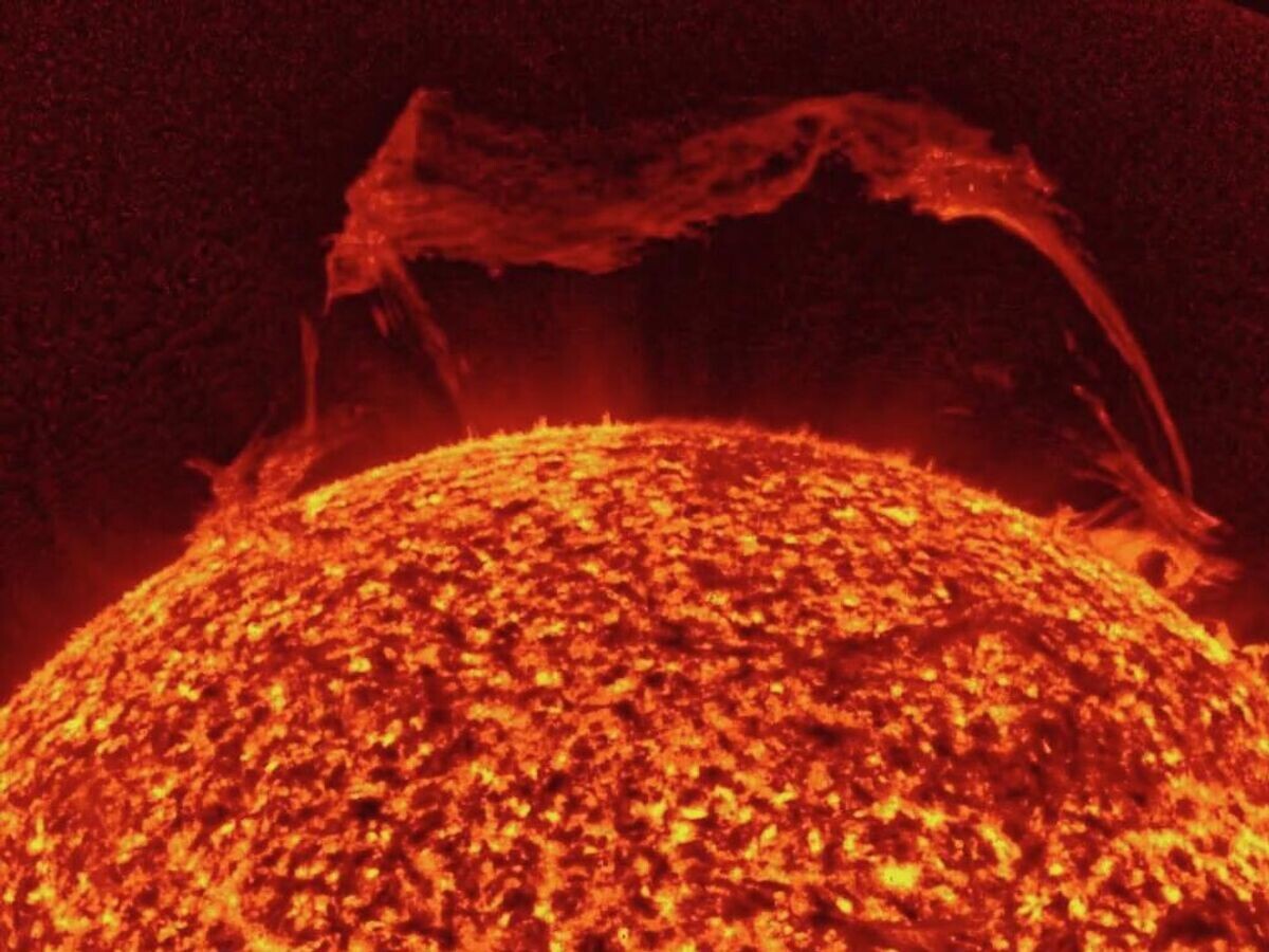    Гигантский протуберанец оторвался от Солнца© Лаборатория солнечной астрономии (XRAS)/Telegram