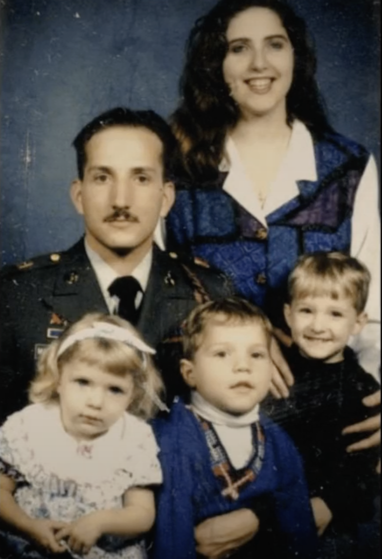 Джеффри Манчестер со своей семьей