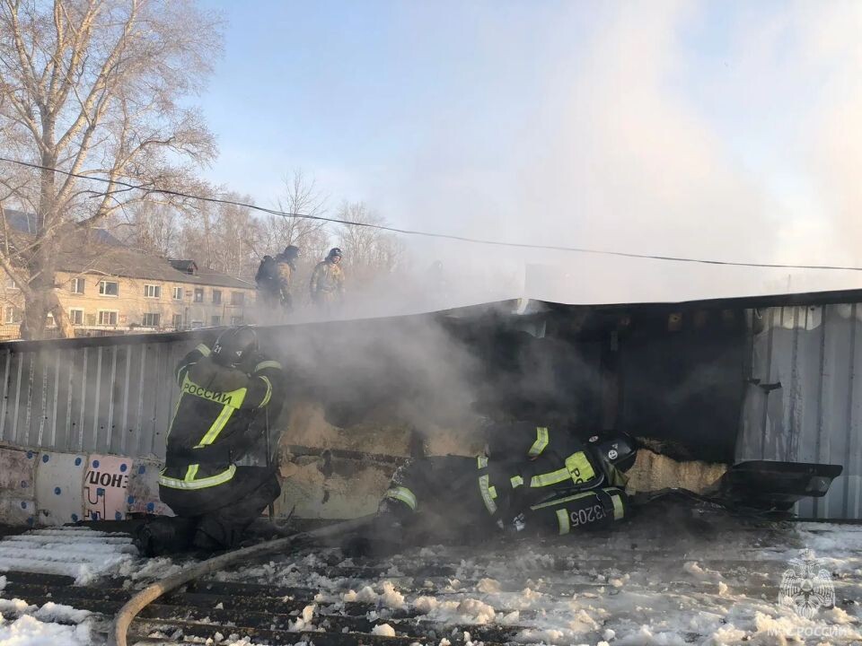    Пожар в гаражном боксе в Бийске. Источник: ГУ МЧС России по Алтайскому краю