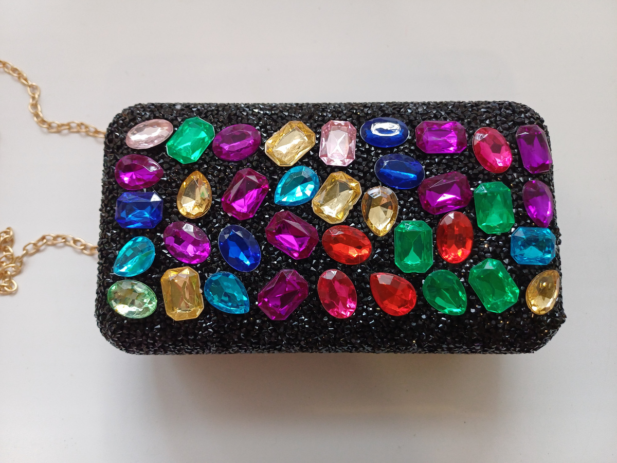 Проданный клатч на авито. Фото автора