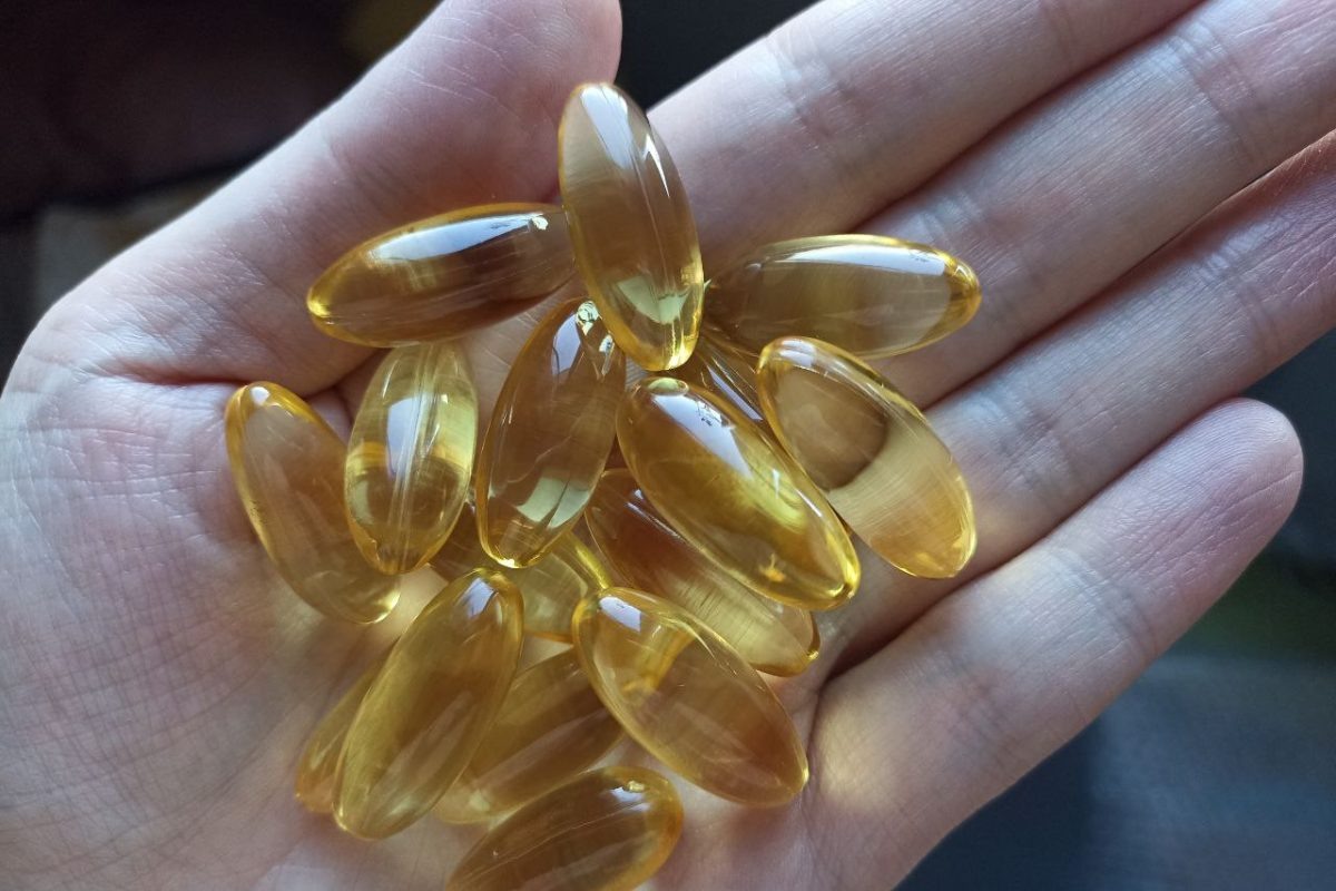    О дефиците витамина D могут свидетельствовать хроническая усталость, слабость, частые простуды, боли в костях и мышцах