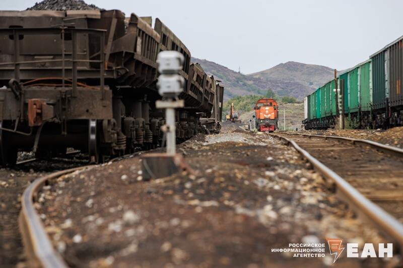    ЕАН / Поезд на рельсах