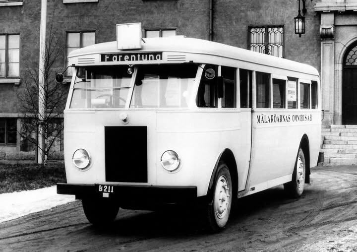 Первый автобус компании Scania-Vabis по прозвищу «бульдог», который был представлен на рынок в 1932 году. Автобус «бульдог» стал первым введенным в эксплуатацию автобусом с передним приводом.