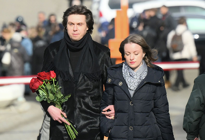 Александр Матвеев на похоронах Бедроса Киркорова.