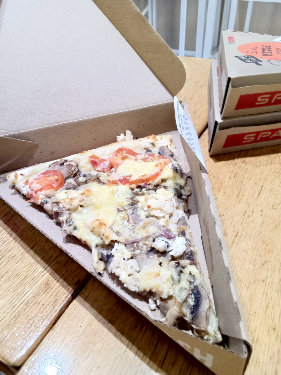 Завтрак в кафе.