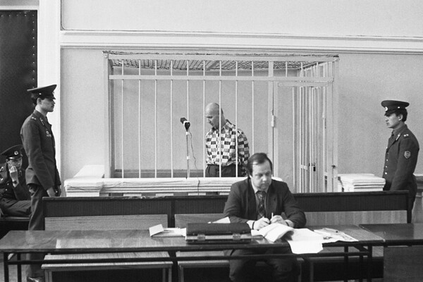    Андрей Чикатило в зале суда, 1992 год / Олег Недеря/ТАСС