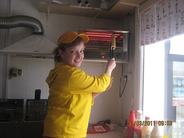 А работала я в сети горячего питания, сутками представляете, но мне очень нравилась то чем я занималась, особенно когда люди благодарили за хорошее обслуживание и вкусную еду. 