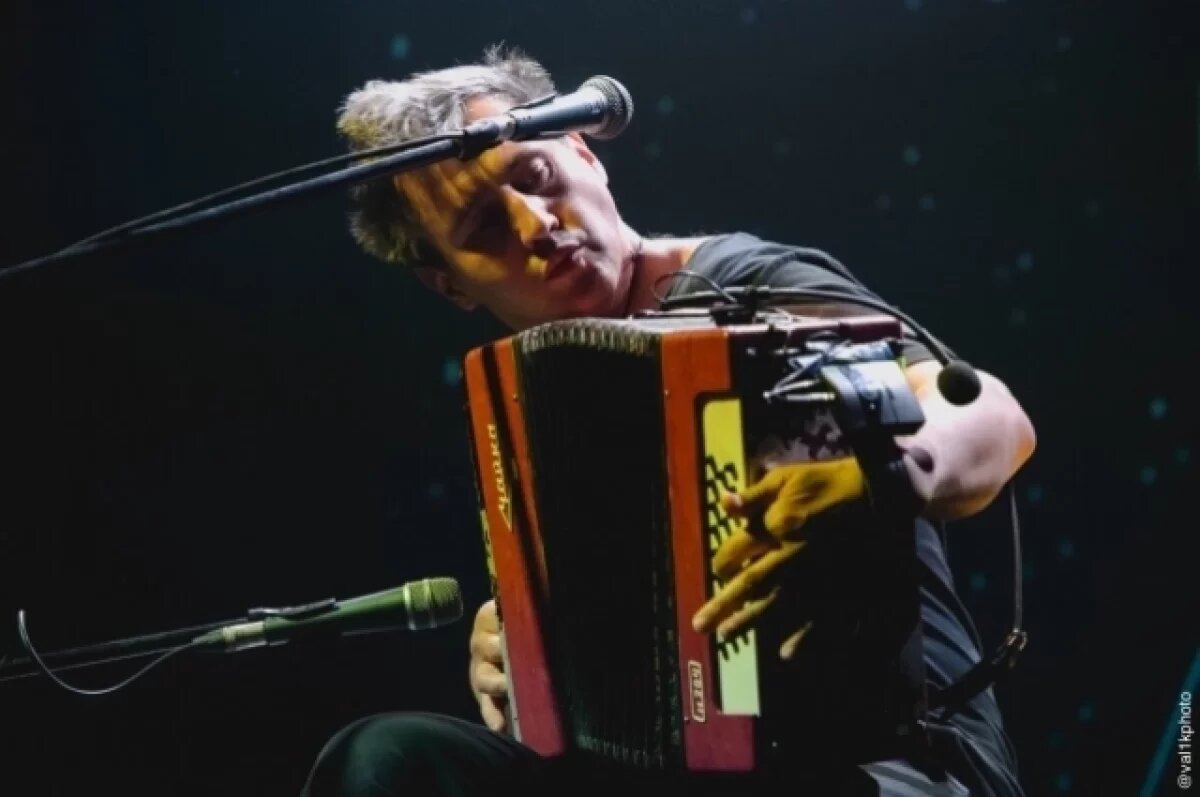    Игорь Растеряев учился петь у хуторского магазина в Раковке.